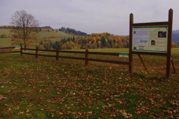 An information board informs tourists and visitors about the farm. © Martina Slámová.
